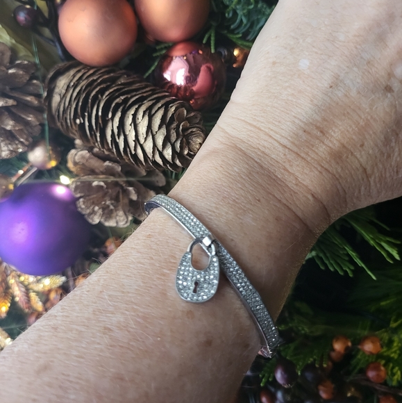 MICHAEL KORS 🔐 PADLOCK BRACELET PRISTINE CONDITION - Picture 9 of 9